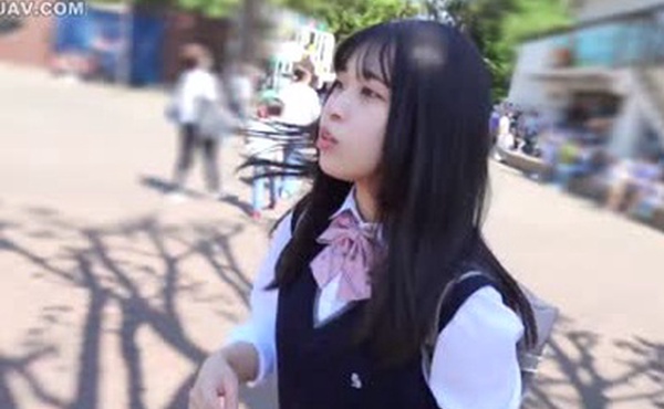 初撮影顔出し3日間限定転校してきたばかりの寂しがり屋で関西訛りがキュートすぎるやわふわ隠れ巨乳な女生無自覚誘惑を繰り返す罪なJKを野外猥褻そしてドックンドックン生中出し_