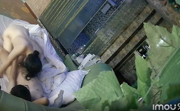 酒店摄像头酒店精品绿叶房偷拍眼镜胖哥和白嫩模特开房口爆