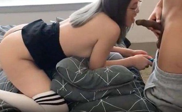 最新流出丰臀美乳美国留学生李凯莉玩游戏被西班牙炮友无套啪啪