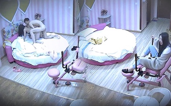 酒店偷拍高顏值性感女大聲和男友在酒店約會瘋狂舔穴舒服伺候又被各種姿勢狂操女友被操得爽爽叫