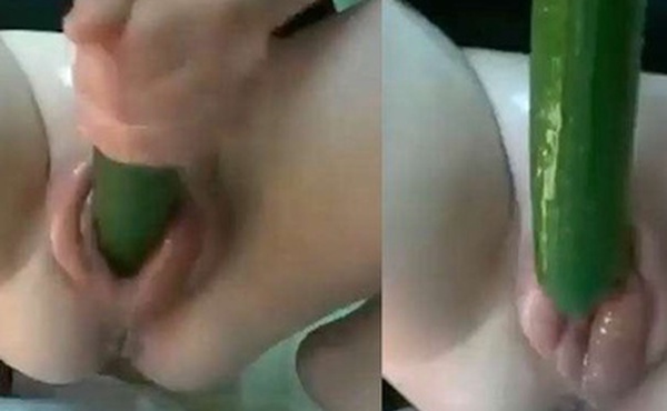 逼都插肿了自慰疯狂插骚逼