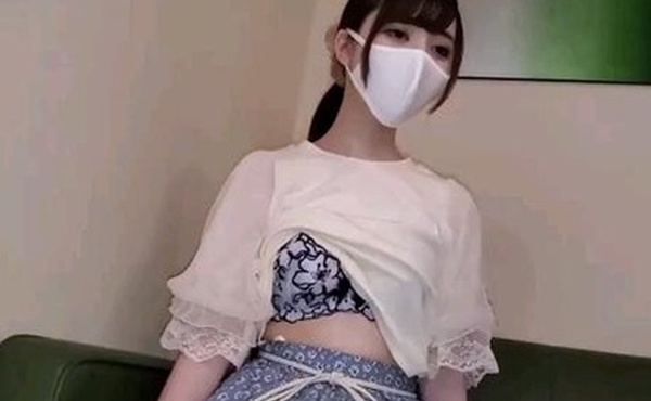 冷冰冰气质00后女神用大屌征服