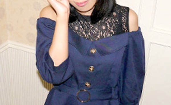 素人戴眼镜～对全身充满性感带的素人女孩进行大量训练～中崎纯子