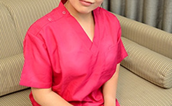 业余爱好者的作品——一位性欲强烈的美容师，当他喜欢的男性顾客来到店里挑衅他时，他就会刺激西纯子