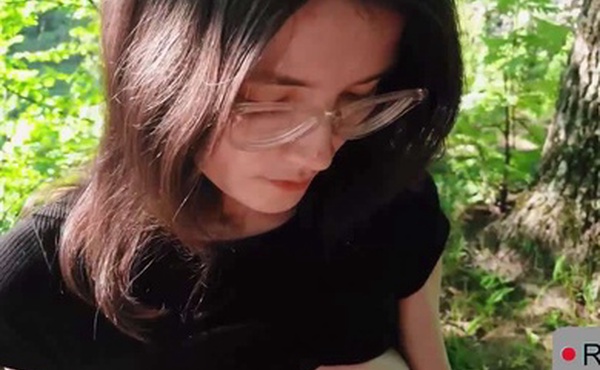 小树林里发骚的女儿要干逼