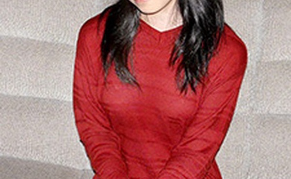 因沮丧而出现在 AV 中的性感素人女孩  林佐藤子