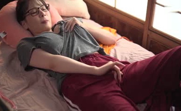 IPZZ-182當我回到家時我的妹妹伊織姬香已經變成了一個被關在家裡悲痛欲絕的女人