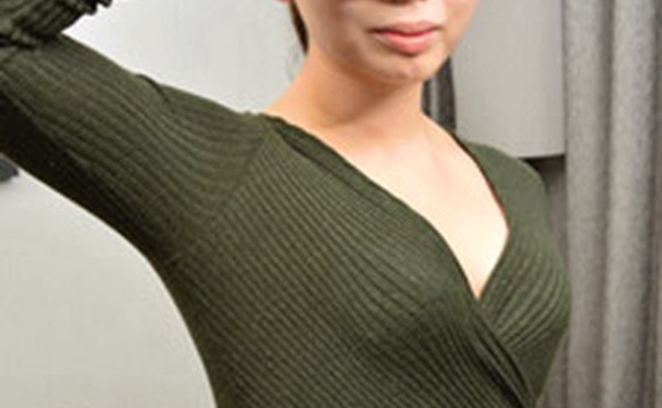 用电动按摩器和生鸡巴对大胸服装销售员进行受虐训练！恶魔活塞直到你乞求高潮！田冈仁美