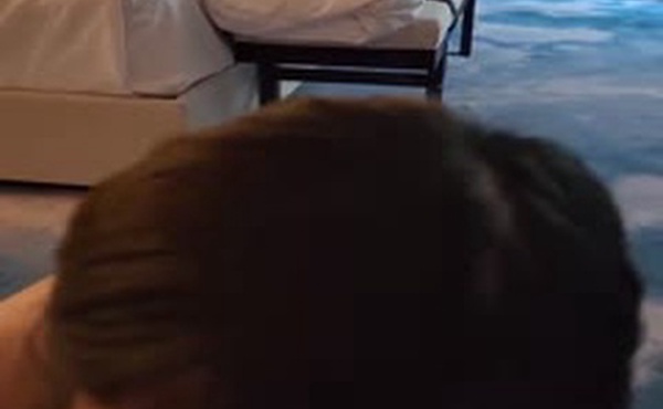 调教母狗狗爬过来口交