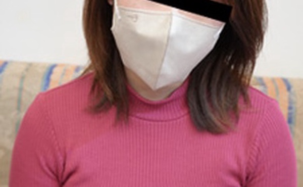 即使摘下面具也能与可爱的女人中出性爱！角田纪子