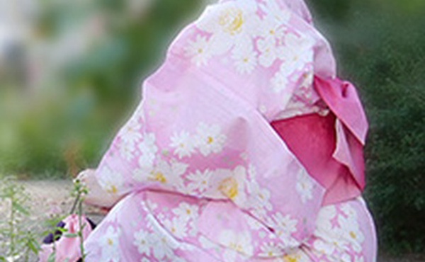 他妈的一个穿着浴衣的漂亮办公室女士 筱田由里