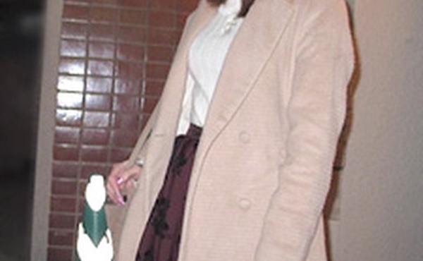 我收到了在拍卖会上赢得的裤子，当时它们是赤身裸体的。松川琴美