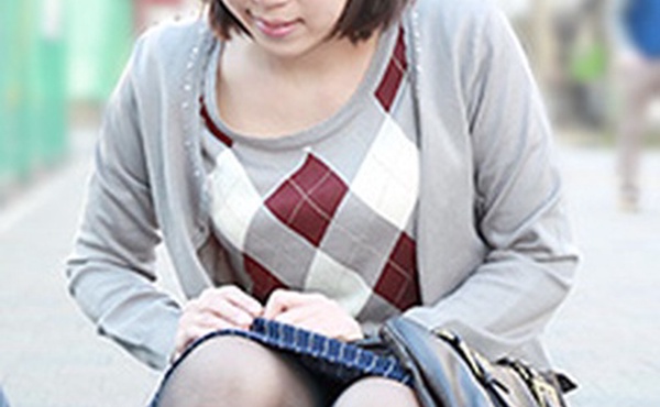 我会把我的阴户给你，作为你打破你手机的回报。由纪惠