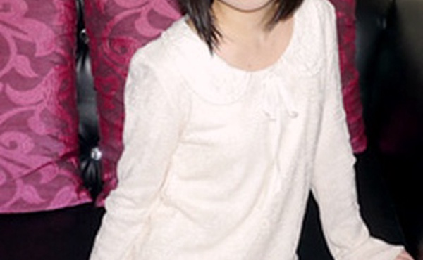 我拍的是一个娃娃脸、听话、天真的女人。金森琴乃