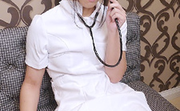 在护士cosplay中扮演顽皮的医生 白崎安娜