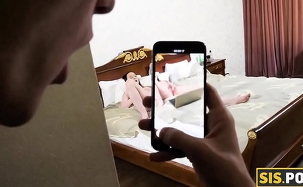 已经长大了现在是继兄弟教小妞操的好时机