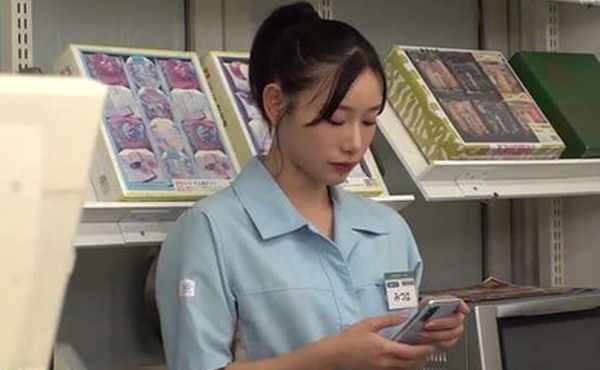 FSDSS-894凌晨2點的便利商店和我厚臉皮的兼職工人單獨在一起三葉千春用活塞讓你被瞪著看懂