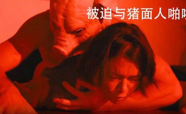 被迫与猪面人啪啪受惊女主被蒙面人威胁性爱