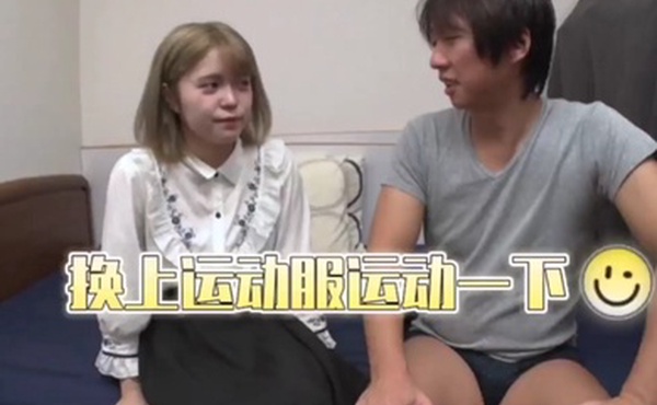 大屌男友插入运动装无毛嫩妹