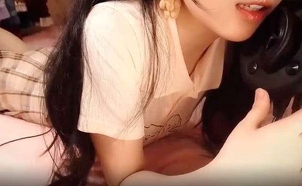 ASMR水蜜小羊喵枕边女友的舌吻