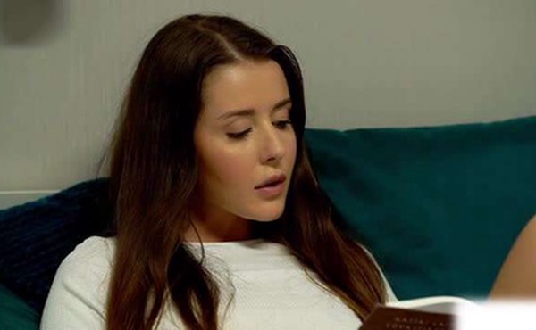 我不小心给我姐姐发了一大鸡吧照片后姐姐求着我插她嫩逼