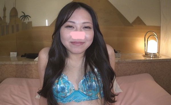 FC2-3126715 秘密の乱交パーティーに潜入⑤⑧オッサン歓喜のスーパー美女登場！クールな見た目とは裏腹に敏