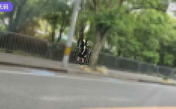 FC2-2959512 府立普通科③長い黒髪の女の子。卒業後田舎を出る為、知らないおじさんに身体を売る。-cd2