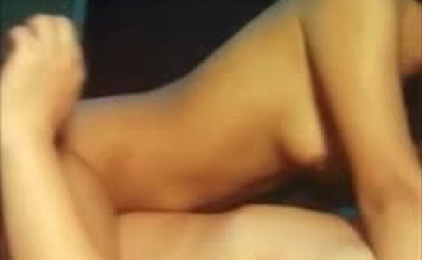 【真实自拍】广州激情夫妻卧室门