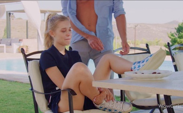 欧美经典！户外金发美女肆无忌惮的性爱