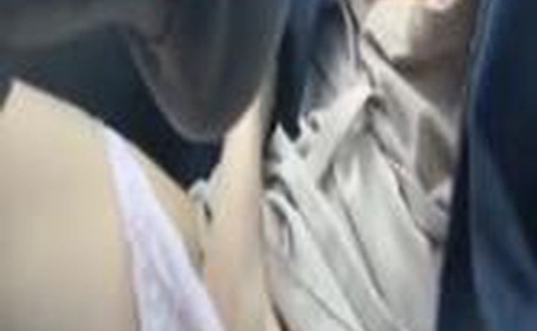 极品漂亮白富美公园车中无聊一时兴起就弄了几下绝对极品一看就是有钱人