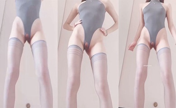 妹子还嫩的逼来看看