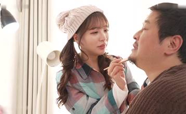 世界一エロい職場 AV撮影現場で働く女性はみんなエロい！スケベが大好きなのはAV女優だけじゃない！女性AD・メイクさん・スタイリスト・女性カメラマン・女優さんのマネージャー。AV現場で働く女性たちは全員超エッチだからすぐにヤラせてくれるんです！！OFSD-039