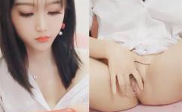 这主播有点高冷的但是脸蛋事真的好看皮肤也是粉粉的