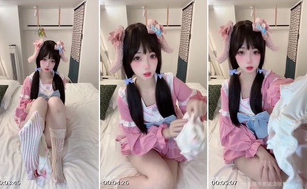 B站超高颜值大眼萌妹『奶芙』兔叽兔姬 粉嫩一线天肉鲍，超美颜值顶级尤物，清纯淫靡并存，美乳丰臀超反差小姐姐