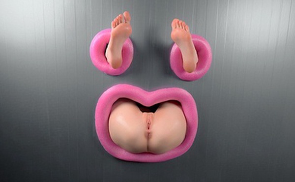 Gloryhole 隔着墙操那个屁股，直到她的脚颤抖 - pinkloving