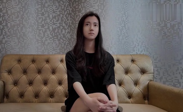 私人健身教练，约炮大神【黑杰克】付费无水印原档，口爆插射19岁艺校生，沙发篇